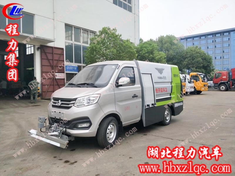 湖北程力集團長(cháng)安國六高壓路面清洗車(chē)閃亮登場(chǎng)