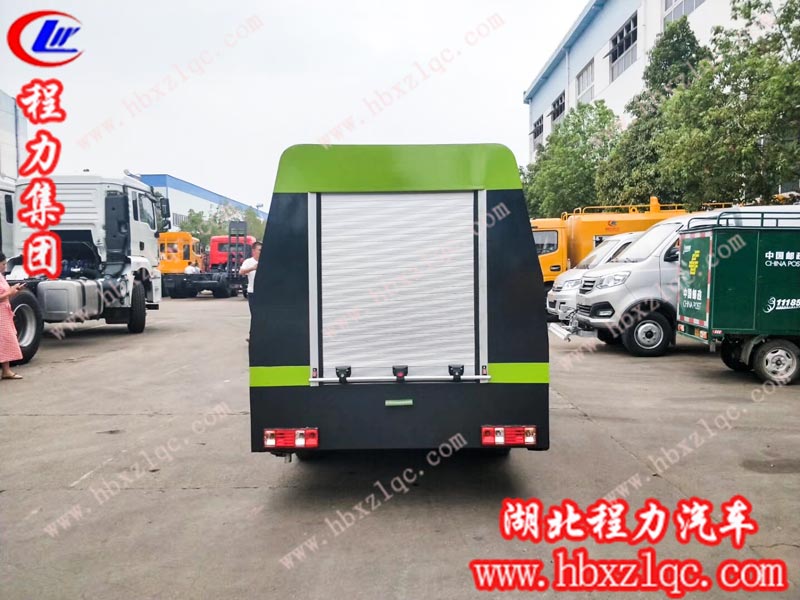 湖北程力集團長(cháng)安國六高壓路面清洗車(chē)閃亮登場(chǎng)