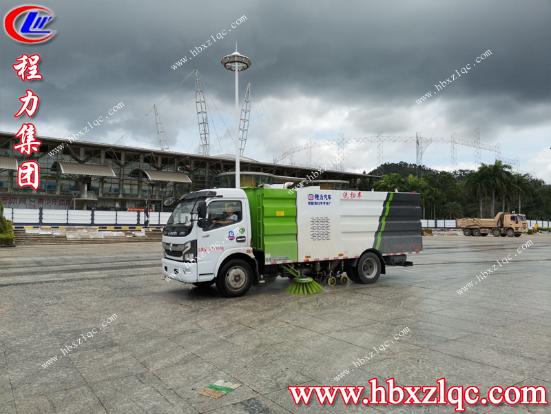 湖北程力集團東風(fēng)凱普特洗掃車(chē)送達深圳福田