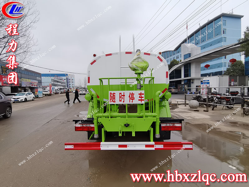 伴風(fēng)搭雨，程力集團東風(fēng)福瑞卡灑水車(chē)發(fā)往甘肅嘉峪關(guān)