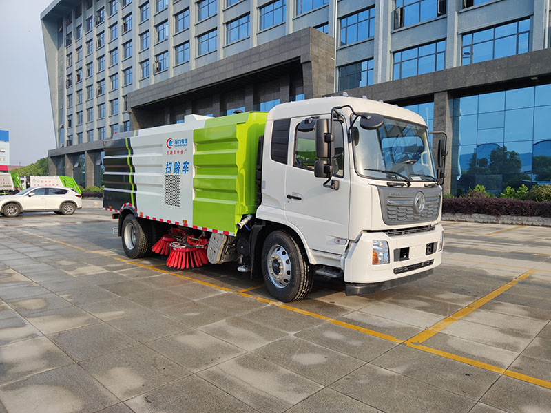 程力集團東風(fēng)天錦掃路車(chē)