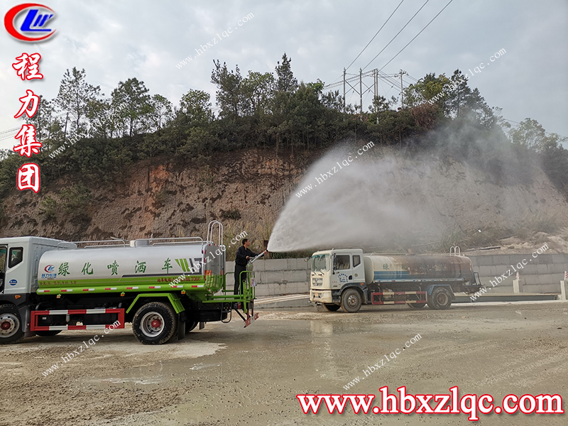 程力集團廣東梅州灑水車(chē)客戶(hù)在自家石場(chǎng)試水效果杠杠滴